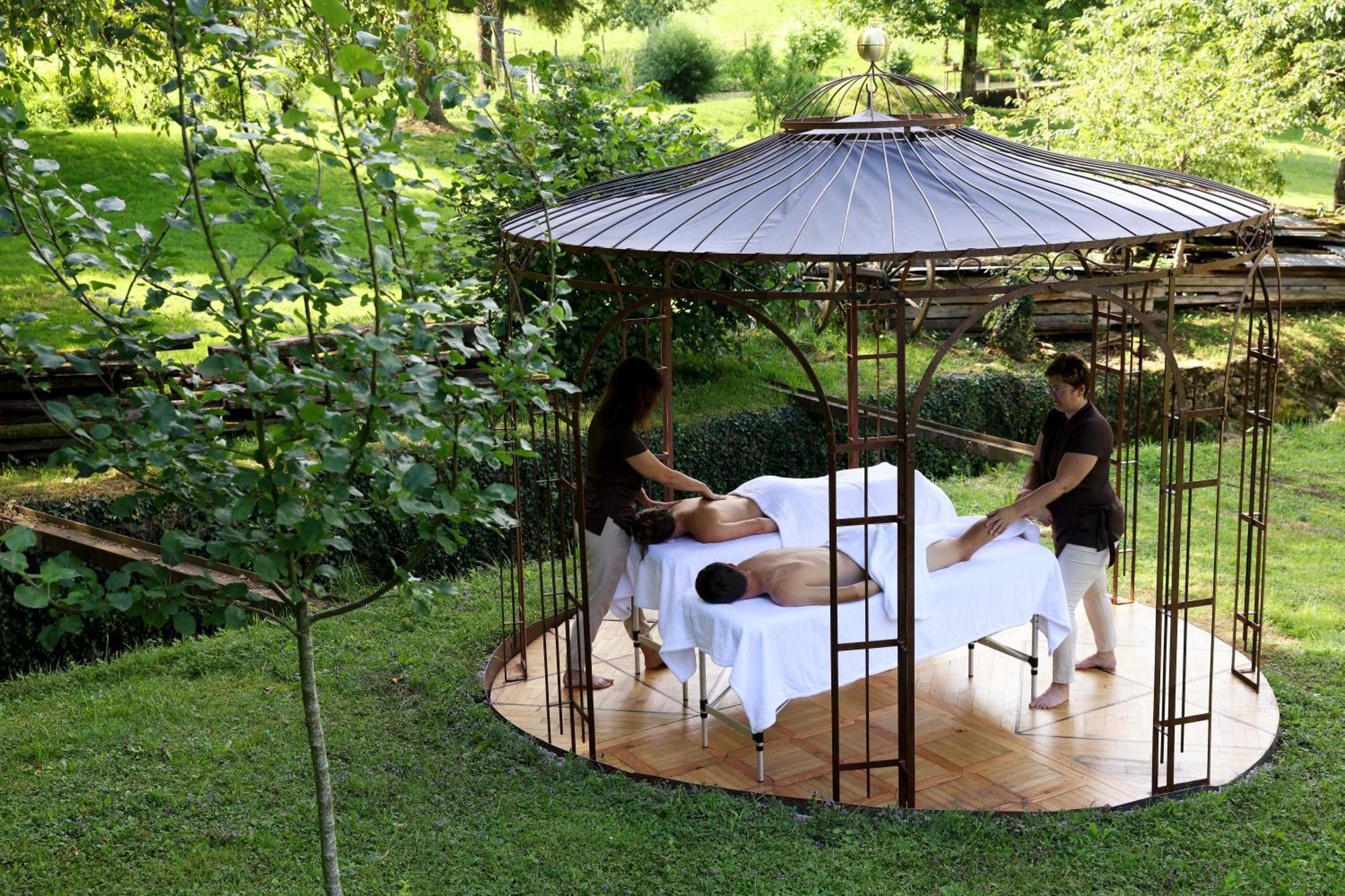 Maison D'Hotes & Spa La Scierie Сален-ле-Бан Екстериор снимка