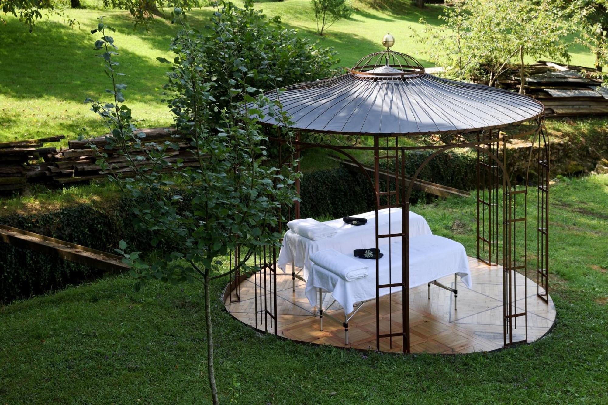 Maison D'Hotes & Spa La Scierie Сален-ле-Бан Екстериор снимка