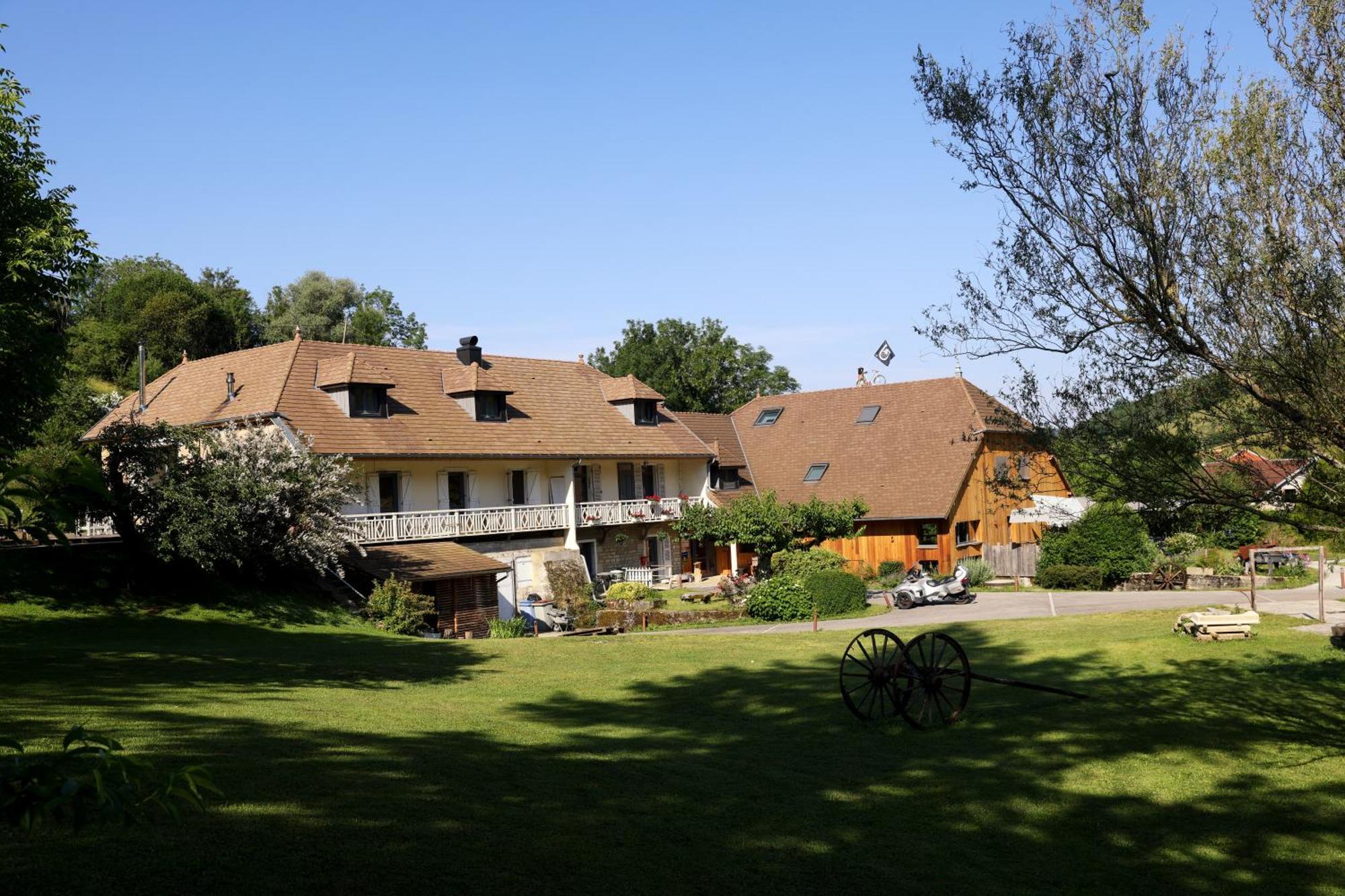 Maison D'Hotes & Spa La Scierie Сален-ле-Бан Екстериор снимка